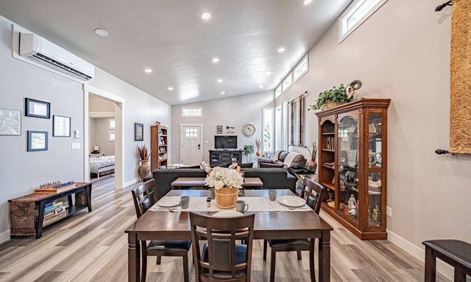 Rexburg Casa | New House located 15 mins from BYUI & Heise Hot Springs. Kelly Canyon nearby.