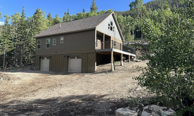 Garfield Cabina | NEW House minutes from SALIDA. 2 King, 4 Queen, 4 Full Bath, Garages