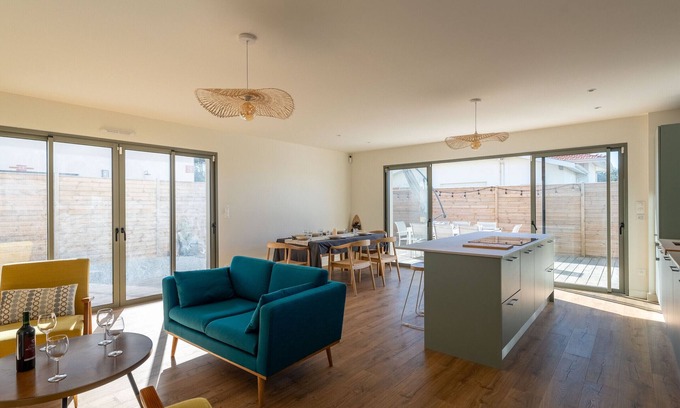 Biscarrosse Plage Casa | Casa nueva cerca del océano, terraza, aparcamiento, 8 pers