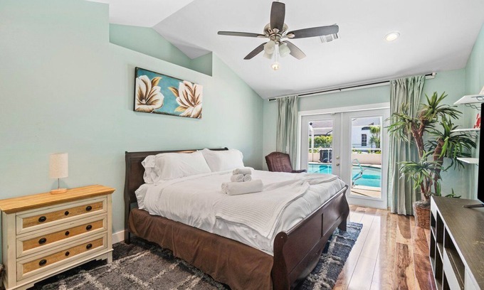 Wellington Casa | NEW Huge 5BR w/ Heated Pool/Spa! Walk to WEF
