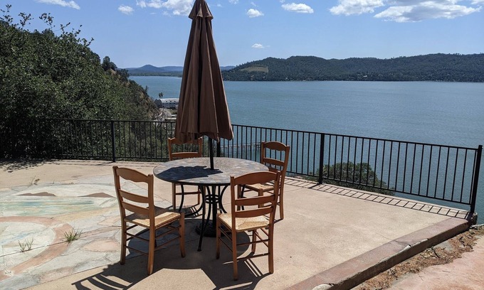 Clearlake Park Casa | NEW! Huge private residence under starlit skies & spectacular views of Clearlake