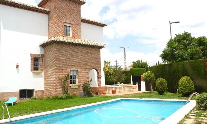 Otura Casa | Stunning Modern Villa-Private Pool, Garden & BBQ