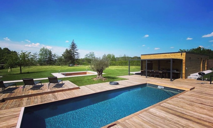 Lecelles Casa | New! In my bubble room bubble and spa