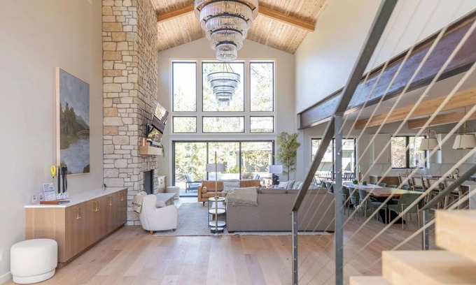 Sunriver Casa | New in Sunriver 2025! Sleeps 14+, 14 beds, Luxury modern lodge.