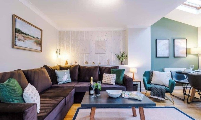 Northwich Casa | NEW! Incredible home, perfect for groups w/parking