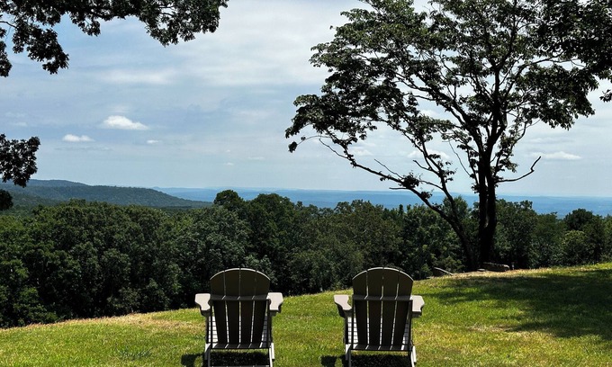 Clarksville Cabina | New Iron Mountain View Cabin