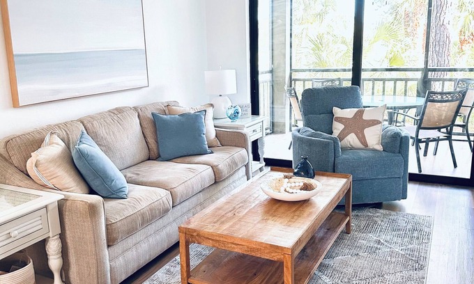 Bonita Bay Condominio | New! Just renovated coastal condo, Gated community, 10 min to beach by shuttle!