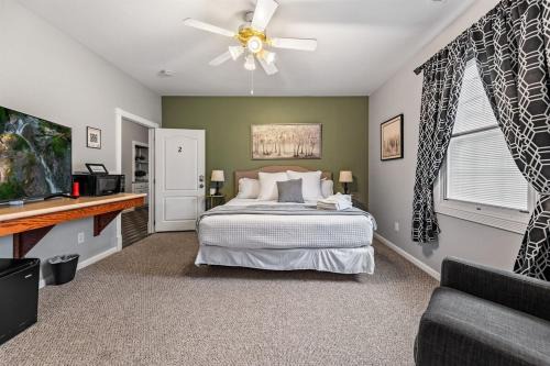 Blue Ridge Apartamento | NEW King Bed,Suite,Downtown BR Southern Charm Boxcar