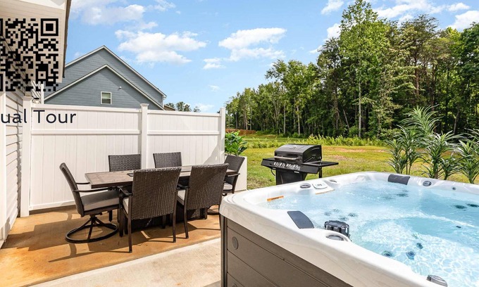 Denver Casa | New! King Suite~Hot Tub~8min 2 Downtown Denver