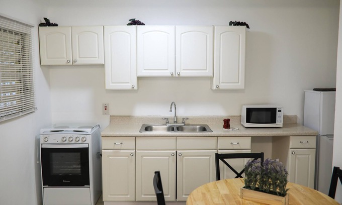 Kingston Apartamento | New Kingston's Deluxe Apartment