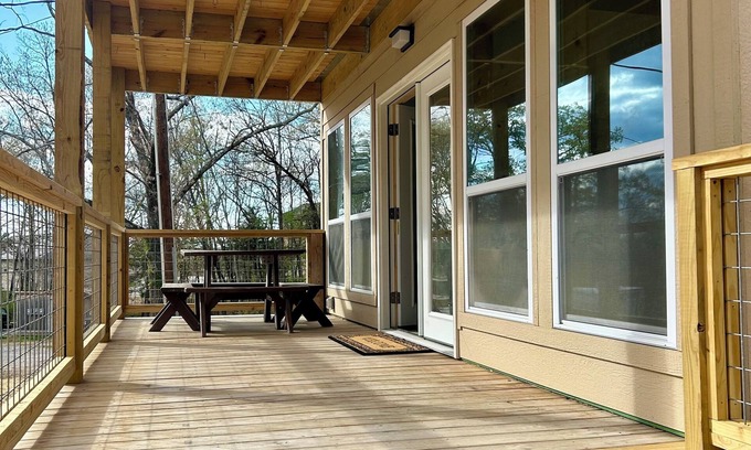 Henderson Cabina | NEW- Lake Cabin within walking distance to Marina and Water
