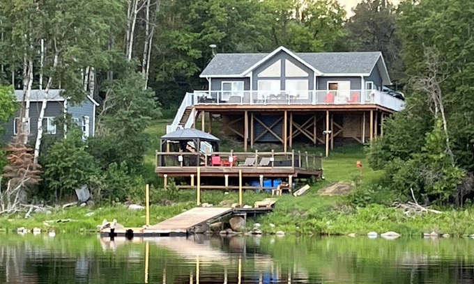 Northern Ontario Cabaña | New lake front cottage on Muriel Lake near the Winnipeg River, Kenora, ON.