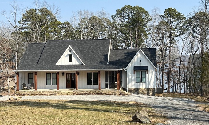 Wilburn Casa | New Lake Front House with large porches and great lake view.