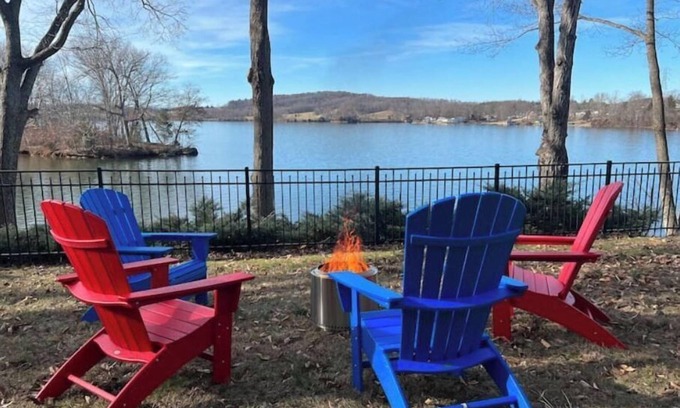 Radford Casa | NEW! Lake Front Lodge, VT & RU close