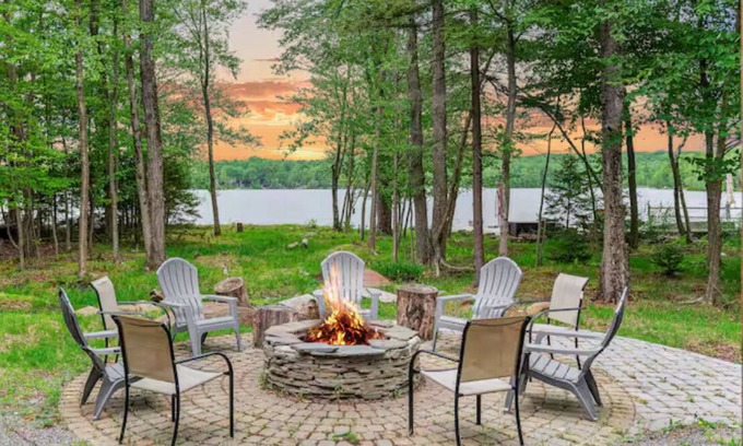 Pocono Lake Chalet De Esquí | NEW! Lake-Front! Tavern At The Woods