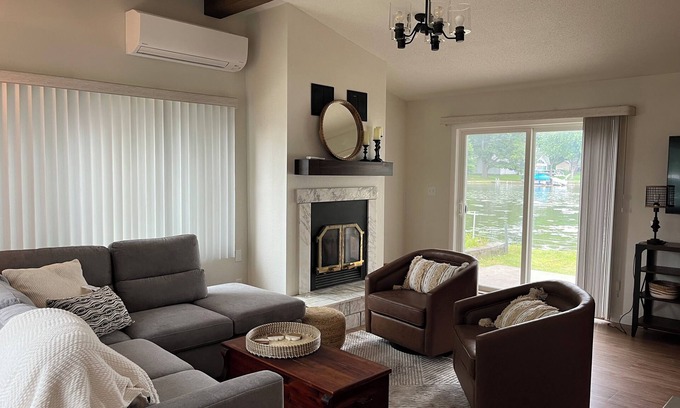 Holcombe Cabina | New Lake Holcombe listing 4 season, very cozy 2BR, 1BA sleeps 6