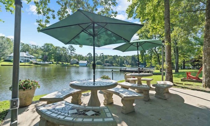Eatonton Casa | *New* Lake life fun! Sleeps 14, 4bed, 4bth