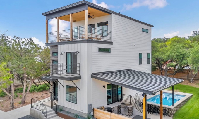 Point Venture Casa | New! Lake Travis Retreat w/ Pool, Views & Outdoor Kitchen. Perfect for families