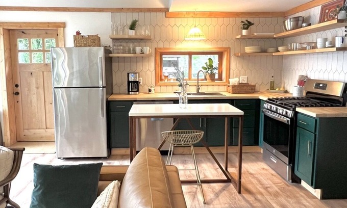 Mancelona Cabina | NEW - Lakefront Loft - 2 min from ORV Trails!