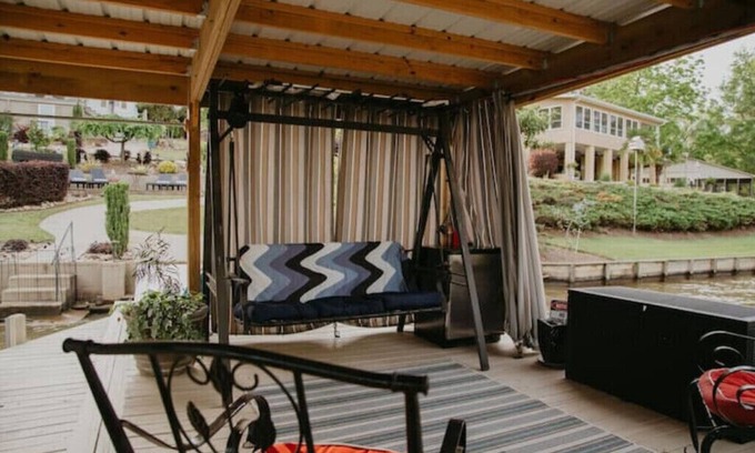 Waterloo Casa | NEW Lakefront Paradise at Lake Greenwood!