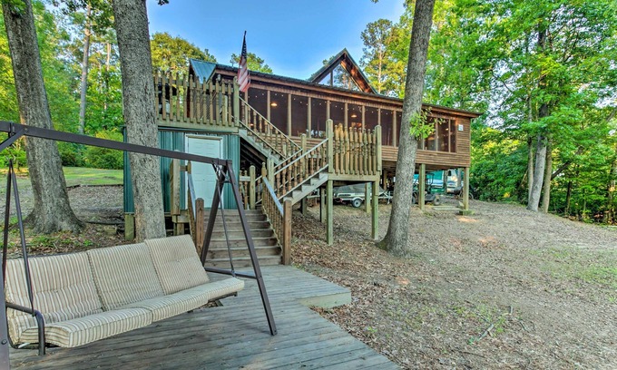 Florien Cabina | ¡NUEVO! Frente al lago Toledo Bend Cabin w / Dock & Grill!