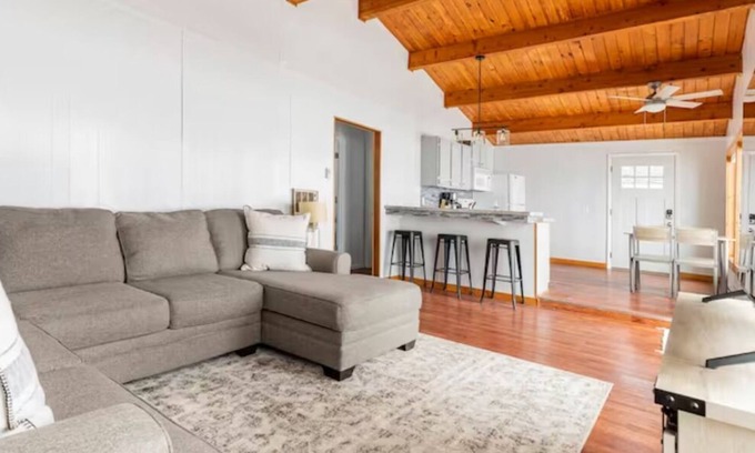 Atwater Cabina | New! Lakeshore Retreat on Diamond Lake