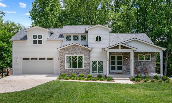 Winchester Casa | New Lakeside Home w/kayaks, Game Room, Billiards