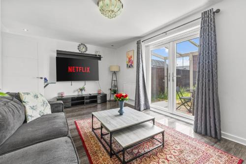 Belle Vue Casa | New large townhouse 3 bedrooms 4 beds and parking