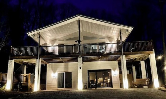 Fairview Casa | NEW! Laurel Lookout! A luxurious mountain getaway!