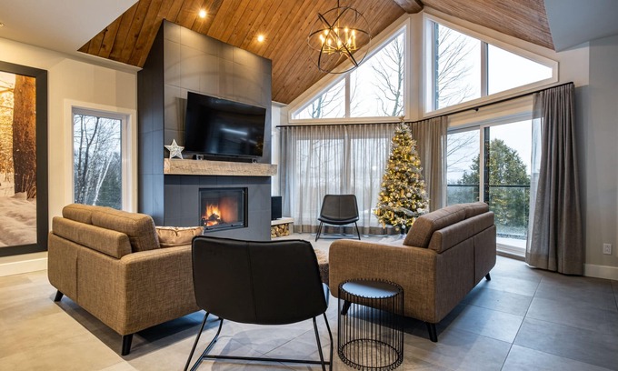 Mont-Tremblant Casa | NEW ! Le St-André Ski / Golf Mont-Tremblant