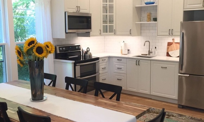 Brookmont Apartamento | NUEVO lleno de luz 1500 pies cuadrados apto, cocina lg, salón familiar amplio, 2 habitaciones, 1 baño