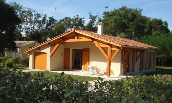 Grayan-Et-L'Hopital Casa | Brillante casa de vacaciones en estilo regional en una gran parcela natural cerca del océano