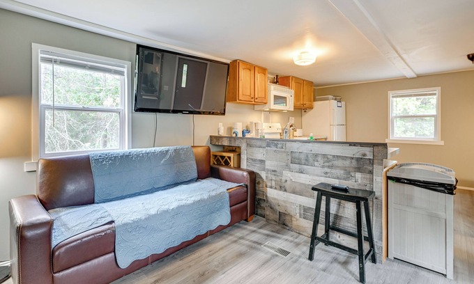 New Lisbon Cabaña | New Lisbon Family Gem ~ 3 Mi to Castle Rock Lake