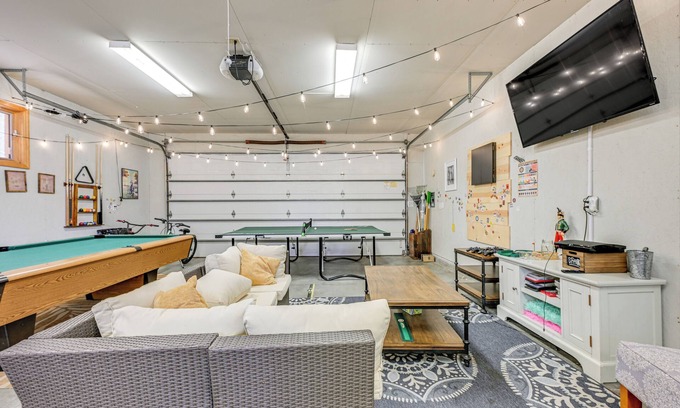 New Lisbon Casa | New Lisbon Home w/ Fire Pit & Ping-Pong!