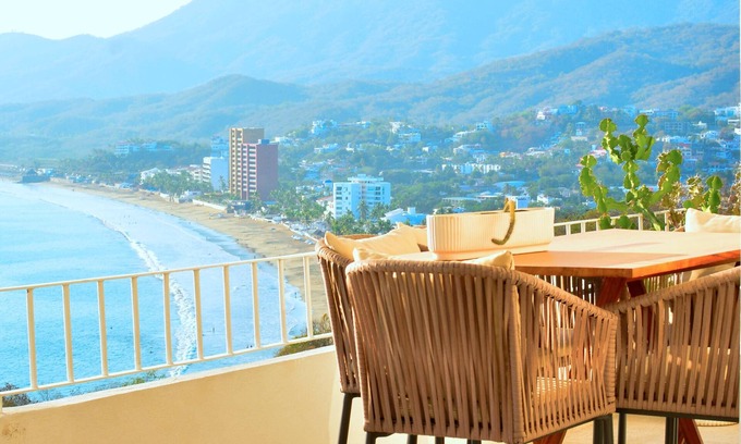 La Audiencia Apartamento | New listing - 2 bedroom, 2 bathroom, AC, Ocean view.