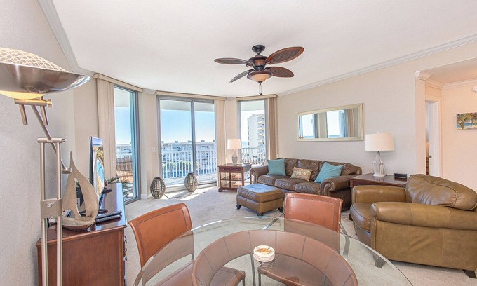 Pensacola Beach Condominio | New Listing! 2B Gulf Views at Emerald Dolphin 540