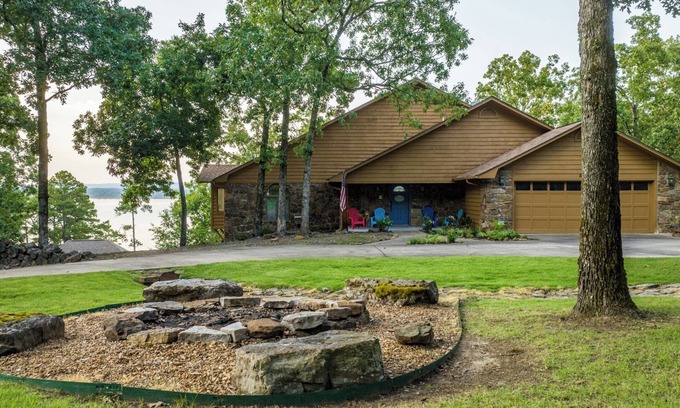 Quitman Casa | New Listing! 3 Bedroom | 3.5 Bathroom Home on Greers Ferry Lake!