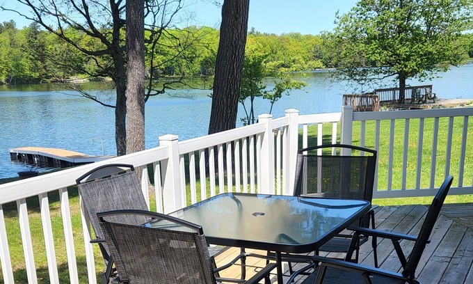 Front of Yonge Cabaña | New Listing - 4 Season Lakefront Chalet Home on Graham Lake Mallorytown