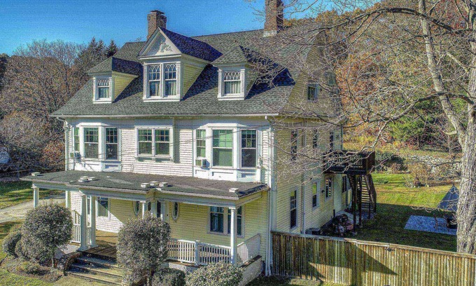 Stevenson Apartamento | New Listing, Beautiful Victorian Apartment 2 beds, 1 bath,