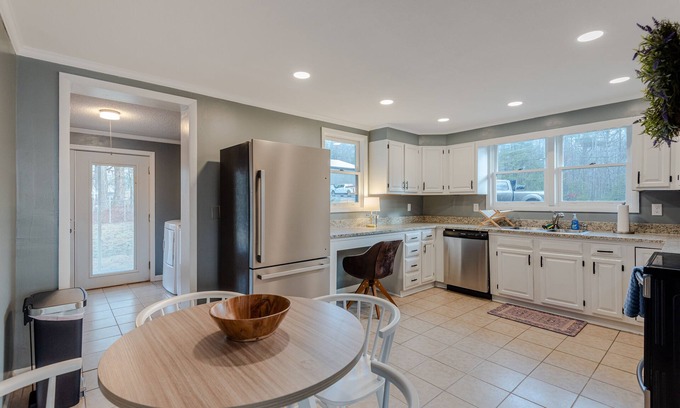 Mills River Casa | New Listing! Boylston Bungalow