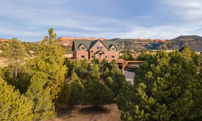 Panguitch Cabina | New Listing! Bryce Luxury Lodge