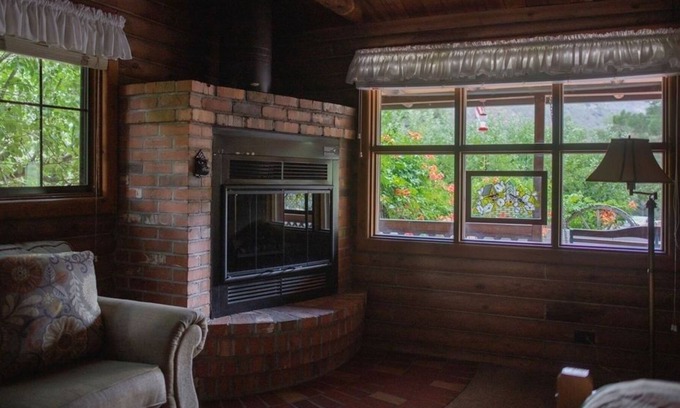 Sedona Cabina | NEW LISTING! Canyon Wren Honeysuckle by RedAwning