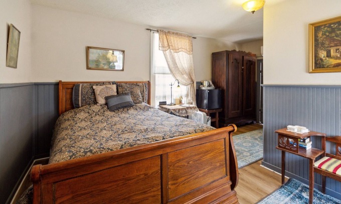 Glasgow Cabaña | NEW LISTING! Carroll Cottage by Main Street Bed & Breakfast
