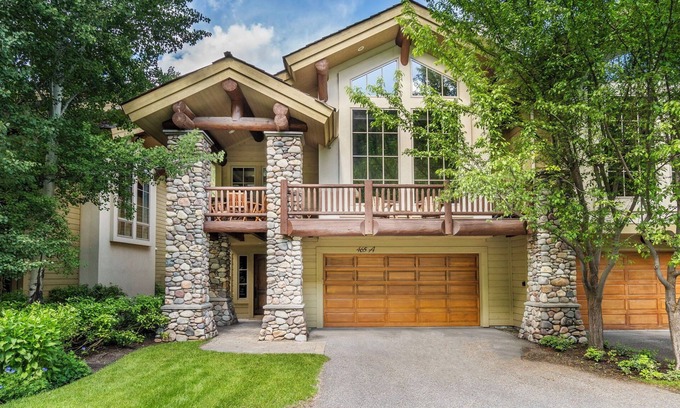 Ketchum Casa | New Listing! Central Park Townhome Minutes to Downtown, Trails and River Run