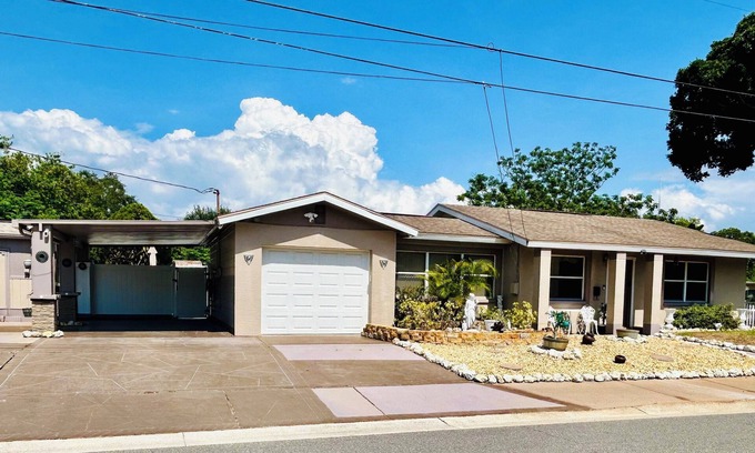 Greater Pinellas Point Casa | !NEW LISTING!CHARMING HOME-TREE SWING-BBQ-NEAR BEACH/PARK/LAKE/RESTAURANT/SHOPS!