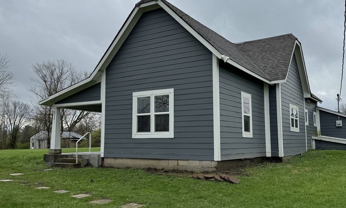 Zionsville Casa | NEW LISTING Charming Country Home Near Grand Park and Downtown Zionsville