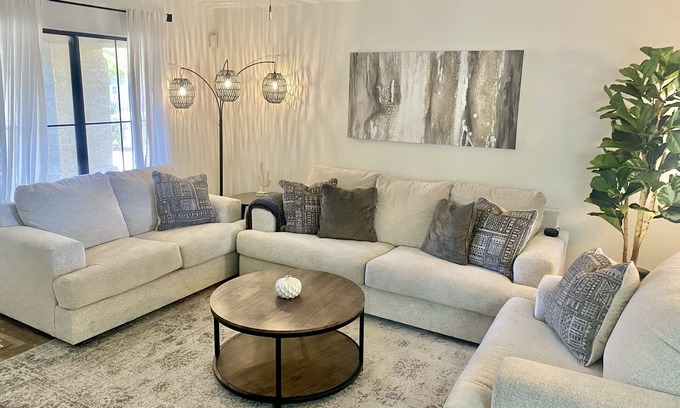 Springfield Park Casa | NEW LISTING! Clean 3 bed, 2 bathroom near the WMO Golf tournament