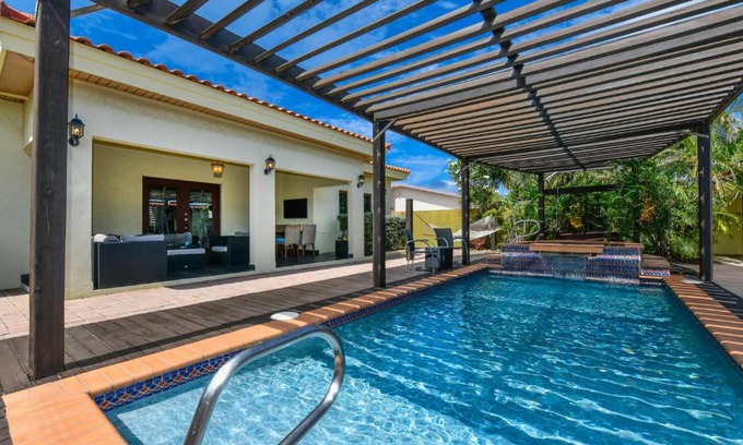 Opal Casa | New Listing Close To Beach Jacuzzi Villa