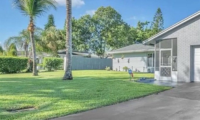 Royal Palm Beach Casa | NEW LISTING!!Cozy 4-bedroom house in enchanting Royal Palm Beach with AC, WiFi