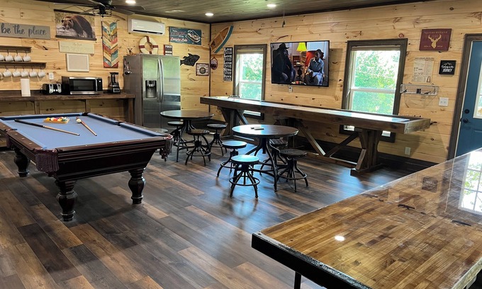 Sevierville Cabina | New Listing - Cozy 5-bedroom cabin in Sevierville - sleeps 18!